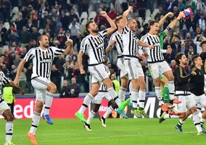 شادی بازیکنان یووه