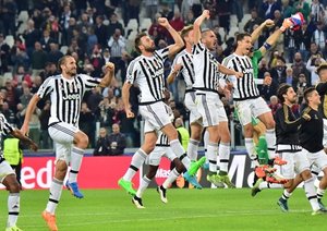 شادی بازیکنان یووه|یوونتوس 2 - 0 سه ویا / لیگ قهرمانان