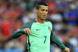 رونالدو به دنبال سبقت از مسی: یازده اسطوره ای که در هیچ جام معتبری قهرمان نشده اند