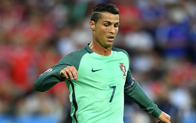 رونالدو به دنبال سبقت از مسی: یازده اسطوره ای که در هیچ جام معتبری قهرمان نشده اند