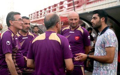 حاشیه‌های تمرین پرسپولیس | حضور طارمی در تمرین و برخورد گرم هم‌بازیانش با او