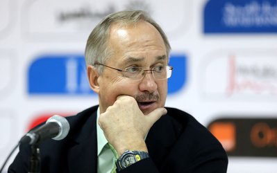 از بی‌حوصلگی سرمربی کره‌ایی‌ها تا حضور دو نایب رئیس فدراسیون / کاروان کره جنوبی آب رفت!