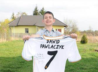 گزارش تصویری از حضور نوجوان خارج شده از کما کنار کریستیانو رونالدو