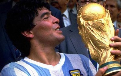 تولد روز | پسر مو فرفری آرژانتین 54 ساله شد