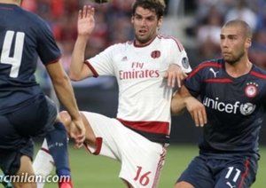 پلی|پلی بین دو بازیکن المپیاکوس.