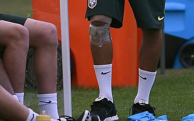 ستاره برزیل تمرین نکرد/ نیمار با چسب مخصوص روی نیمکت + عکس