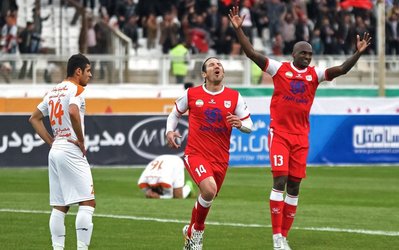 قدم‌های برعکس استقلال و پرسپولیس/ لیگ به کام تراکتور و اصفهانی‌ها