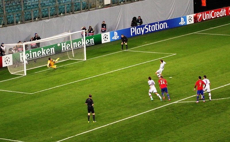 Muller - Penalty (CSKA Moscow - Bayern) (E).jpg