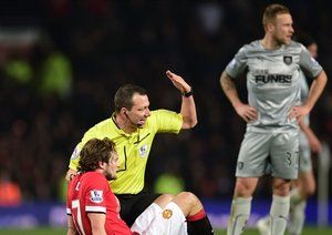 دیلی بلایند|منچستر یونایتد 3 - 1 بِرنلی / لیگ جزیره