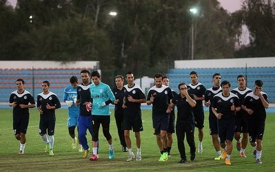 حاشیه‌های تمرین استقلال | مظفری‌زاده در اردوی استقلال / تمرین تاکتیکی آبی‌پوشان تعطیل شد