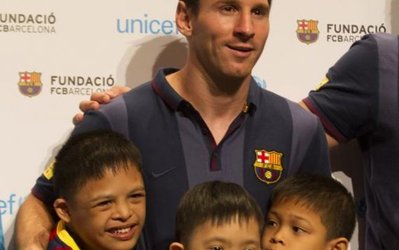 بارسلونا و مسی با پناهندگان / کمک‌ها از هفته‌ی آینده!