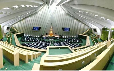 حاشيه روز | مجلس به دنبال عاملان پولشویی / دستگیری‌های تازه در راه است