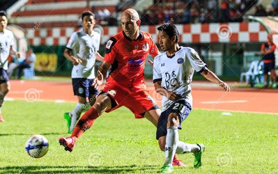 سوال روز | چرا فوتبالیست‌های ایرانی به لیگ تایلند کوچ می‌کنند؟ / جاذبه‌های یک لیگ تقریبا حرفه‌ای