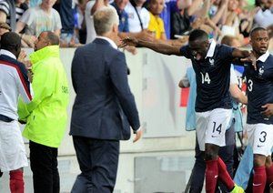 بلیز ماتودی|جشن بلیز ماتودی هافبک فرانسه بعد از باز کردن دروازه جاماییکا.