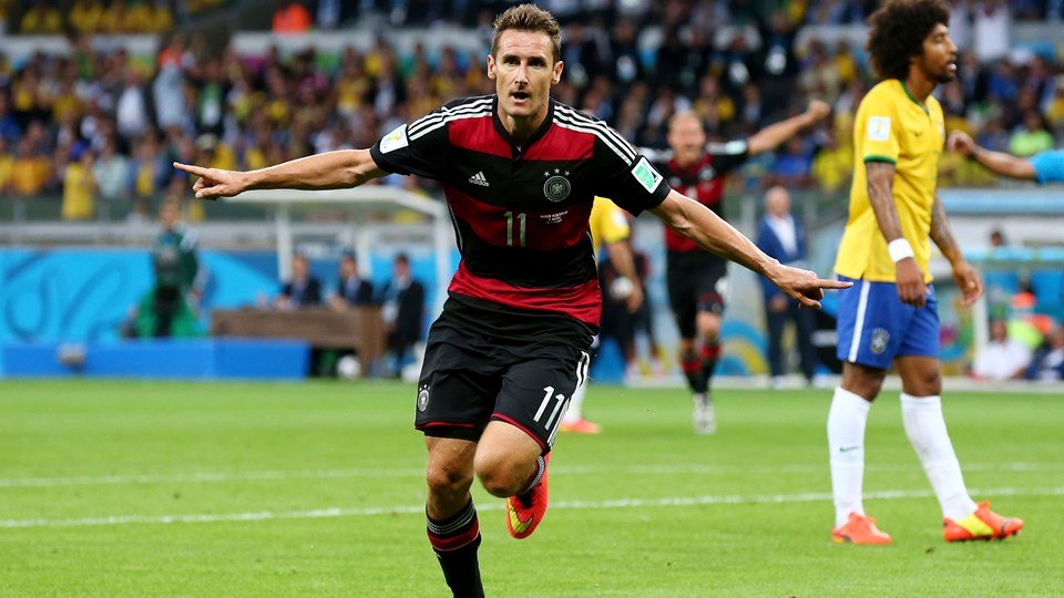 Klose 3 (Brazil - Germany) (1-2).jpg