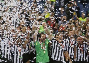 جشن بازیکنان یوونتوس|یوونتوس 2 - 1 لاتزیو / فینال جام حذفی