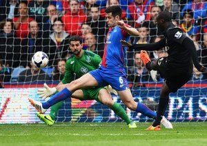 یحیی توره|صحنه ی باز شدن دروازه کریستال پالاس توسط یایا توره