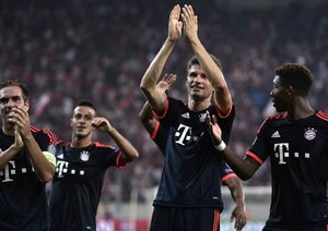 شادی بازیکنان بایرن|المپیاکوس 0 - 3 بایرن مونیخ / لیگ قهرمانان