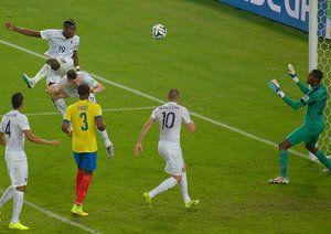 پل پوگبا|ضربه سر دیدنی توسط پل پوگبا ، هافبک تیم ملی فرانسه.