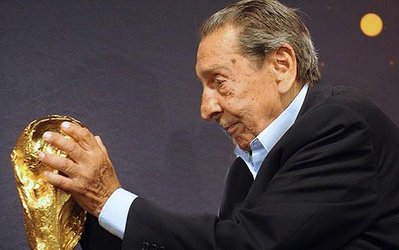 گزارش فیفا از مردی که ۲۰۰ هزار تماشاگر را در ماراکانا ساکت کرد