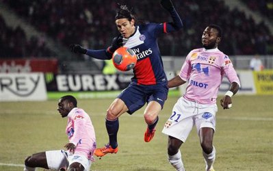 توقف پاری‌سن‌ژرمن 10 نفره در خانه اویان