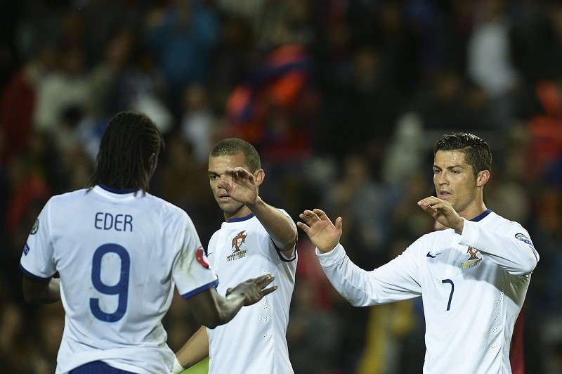 Ronaldo - Pepe (Portugal - Armenia) (I).jpg