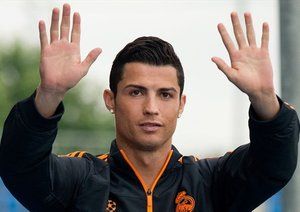 جلسه تمرینی رئال با حضور رونالدو پیش از فینال لیگ قهرمانان اروپا|کریستیانو رونالدو، در جلسه تمرینی رئال مادرید پیش از دیدار فینال لیگ قهرمانان اروپا برابر اتلتیکو مادرید شرک می کند.