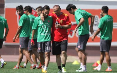 صادقيان: حق سرمربی‌است كه از بازی من راضی نباشد / تلاش كردم نظرات را نسبت به خودم عوض كنم