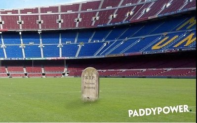 تصاویر روز | سنگ قبر بواتنگ در نیوکمپ پس از دربیل خوردن از مسی