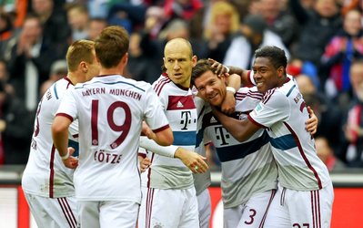 بوندسلیگا | هانوفر 1 - بایرن 3 / هامبورگ 0 - دورتموند 0 / آگسبورگ 1 - ولفسبورگ 0 / فاصله‌ی بایرن و ولفسبورگ بیشتر شد / هامبورگ ترمزِ دورتموند را کشید + چیدمان تیم‌ها، خلاصه بازی و گزارش تصویری