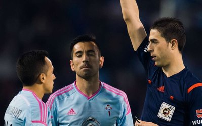 حاشیه روز | اخراج بازیکن سلتاویگو به خاطر یک مشت چمن! + تصاویر و فیلم