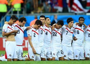 کاستاریکا|بازیکنان تیم ملی کاستاریکا آماده برای ضربات پنالتی.