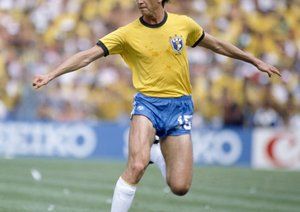 جام جهانی 1982|فالکائو از تیم برزیل حین بازی برابر ایتالیا در فینال جام جهانی 1982 اسپانیا.