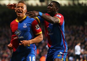 دوایت گایل - یانیک بولاسی