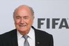 فیفا ادعای روزنامه اشپیگل را رد کرد / جام‌جهانی ۲۰۲۲ در قطر برگزار می‌شود / بلاتر عرب‌ها را مغرور نخوانده