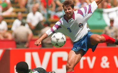 جام جهانی 2014 / 100 لحظه جذاب تاریخ جام جهانی (43_اولگ سالنکو در یک مسابقه پنج بار گلزنی کرد.)