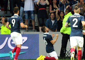 یوهان کابای|جشن کابایه هافبک فرانسه بعد از باز کردن دروازه جاماییکا.