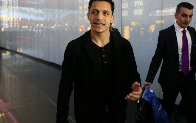 شوخی آلکسیس سانچس با دروازه‌بان شیلی قبل از بازی با ایران