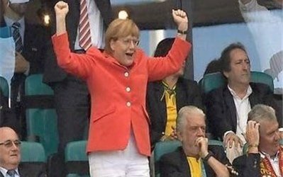 آلمانی‌ها حضور مرکل در برزیل برای تماشای بازی‌های جام جهانی را اقدامی بی‌جا دانستند