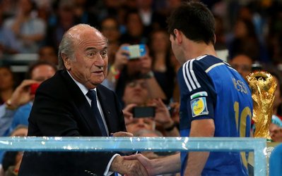 بلاتر: جام جهانی 2022 فقط در قطر برگزار می‌شود