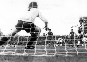 جان جهانی 1978|جام جهانی 1978 آرژانتین، پرو 4 – ایران 1، تئوفیلو کوبیلاس، دو گل از روی ضربه ی پنالتی وارد دروازه ی ایران می کند.