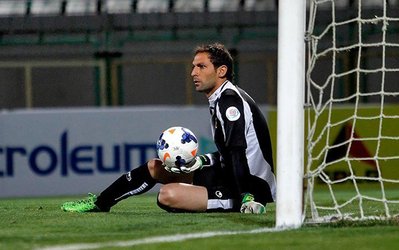 لیگ برتر | حاشیه سپاهان - ملوان / رحمان احمدی در بین دو نیمه ورزشگاه را ترک کرد