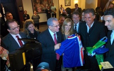 حضور تیم ملی در برزیل با استقبال شهردار سائوپائولو و هواداران+ تصاویر