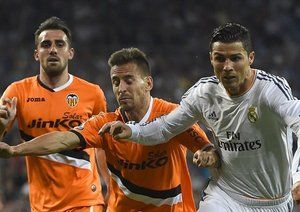 پدرو دا سیلوا پریرا - رونالدو|تلاش پریرا برای گرفتن توپ از رونالدو