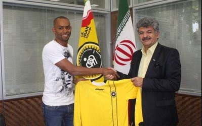 نقل و انتقالات | پریرا یک سال دیگر در سپاهان ماندنی شد