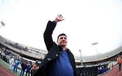 استقلالی‌ها به بازارچه خیریه رفتند / قلعه‌نویی: هرگونه کمکی لازم باشد انجام می‌دهم