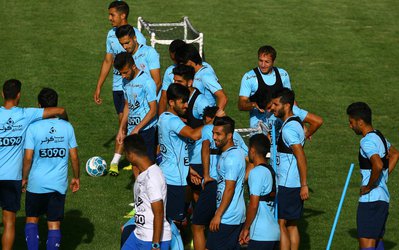 اعتراض شدید بازیکنان استقلال؛ چرا سراغ پرسپولیسی ها نمی روید!