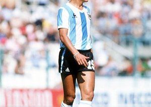 جام جهانی 1982|دانیل پاسارلا حین شکست 2-1 در دیدار برابر ایتالیا و جایگیری در رتبه ی دوم گروه C در جام جهانی 1982 اسپانیا.