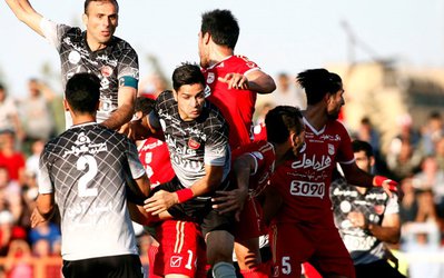 زبان «سرخ» / جنگ قهرمانی پرسپولیس و تراکتورسازی به بیرون از زمین فوتبال کشیده شد 