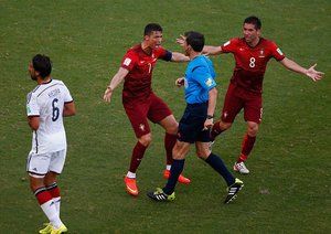 کریستیانو رونالدو|اعتراض ستاره تیم ملی پرتغال کریس رونالدو به داور